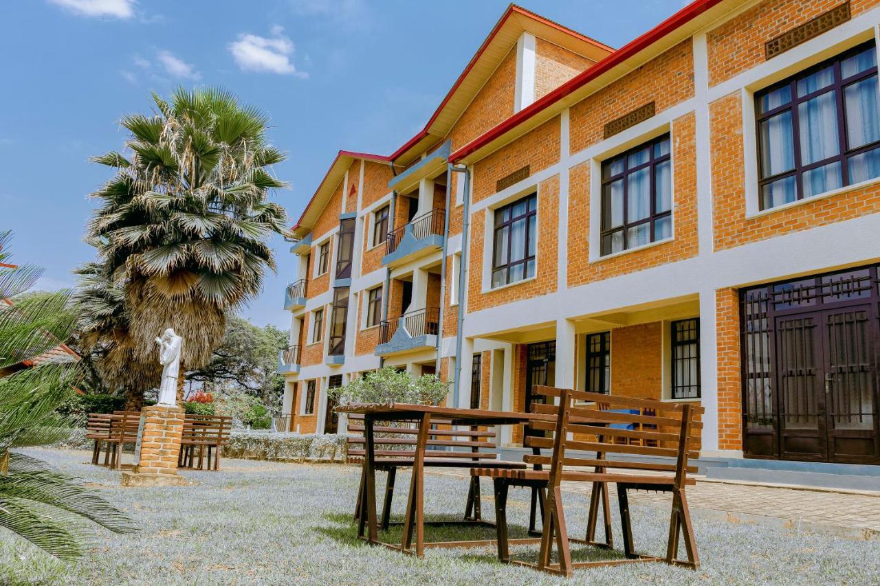Centre Saint Vincent Pallotti Kigali Luaran gambar